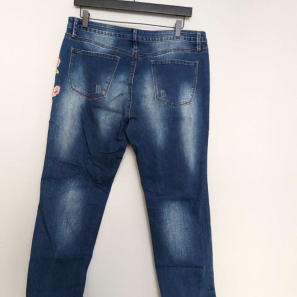 Angel Kiss Distressed Jean's Woman's Junior's Size 15 Blue Jean's Flower Embroid - Picture 2 of 9